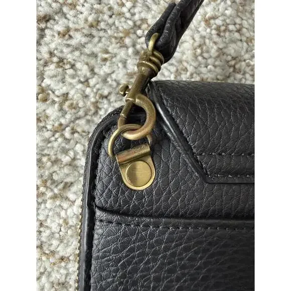 Black Relic Vegan Leather Textured Classic Designer Crossbody Bag - Picture 3 of 7